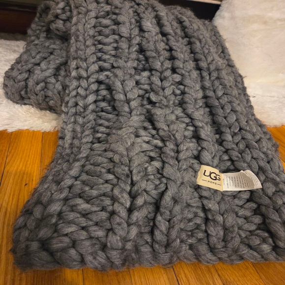 UGG Home Gray Chunky Knit Large Size Wool Throw Blanket - Picture 3 of 7